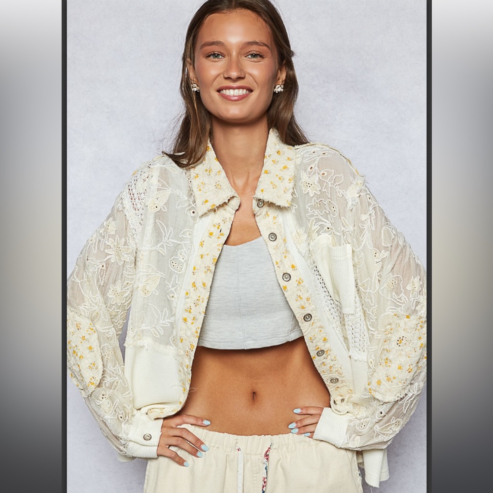 P6268–POL WAFFLE KNIT FLORAL LACE BUTTON UP JACKET